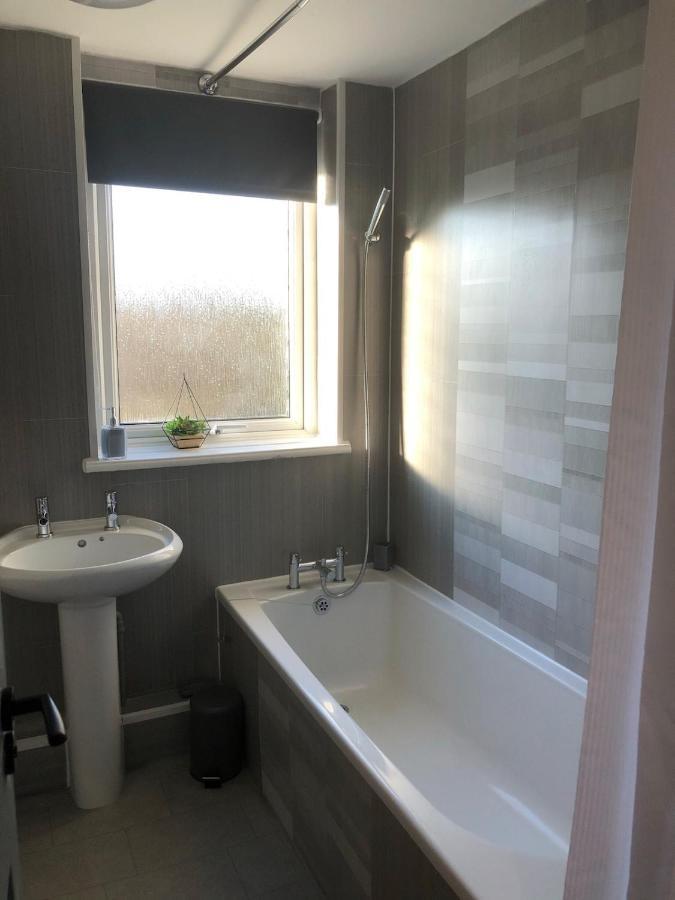 Rowan Place 5 Bedroom Off Street Parking Accommodation Дърам Екстериор снимка
